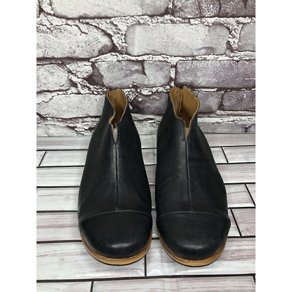 Cliff Dweller Vibram Black Leather Slip On Cap Toe Flats Women’s Sz 38.5EU/8M US - Picture 6 of 16